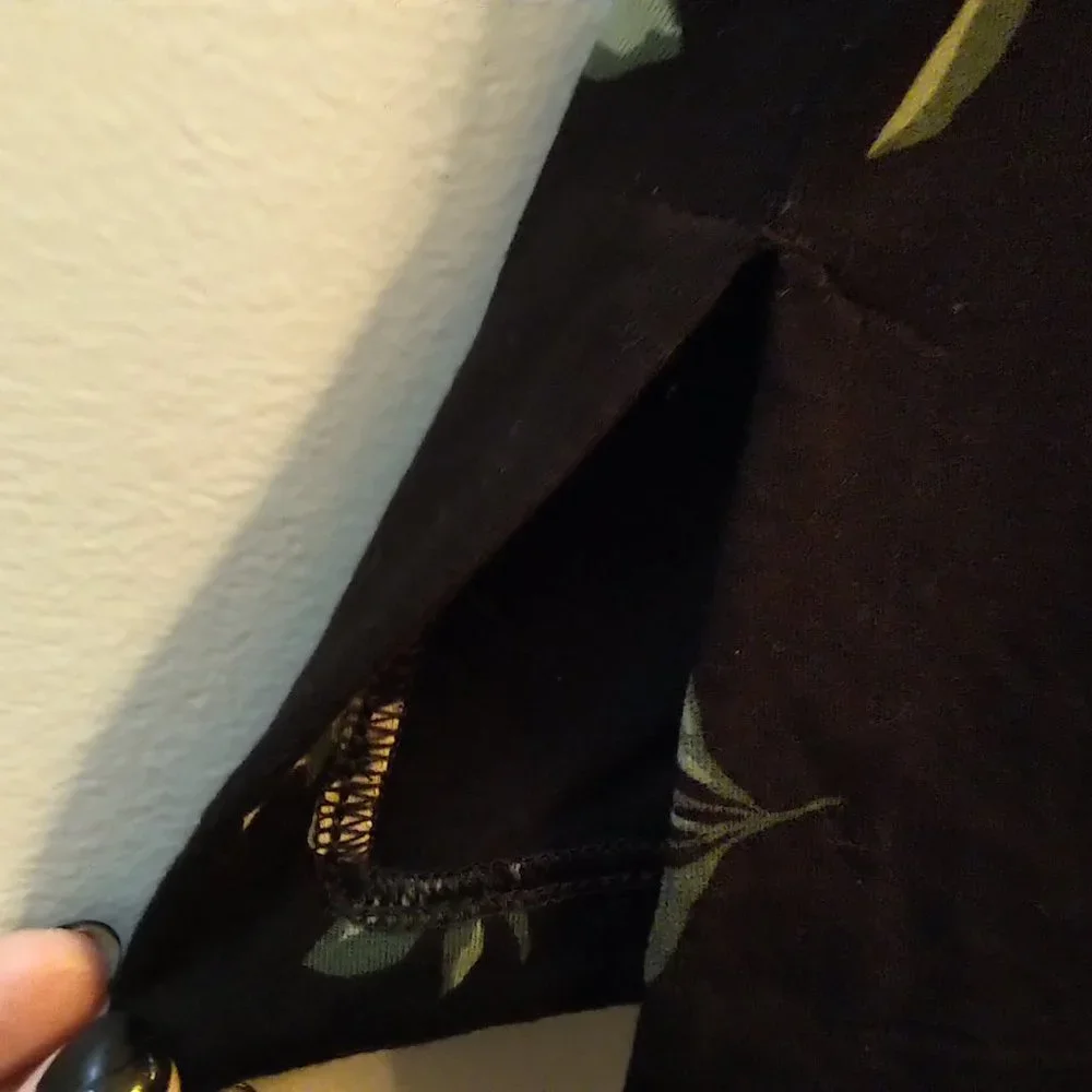 J.jill XSmall Petite Black floral Wearever swing layering tank vented side seam - Picture 4 of 8